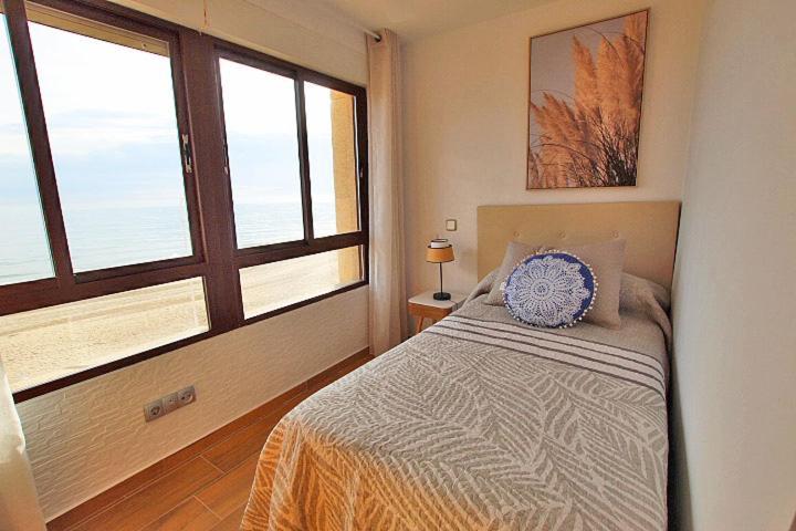 Apartamento Europa Primera Linea De Playa Guardamar Apartment กวาร์ดามาร์เดลเซกูรา ภายนอก รูปภาพ